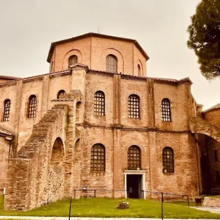 Nyaraló Gold House *